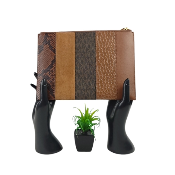 Michael Kors Jet Set XL Zip Clutch Wristlet Brown - Picture 2 of 6